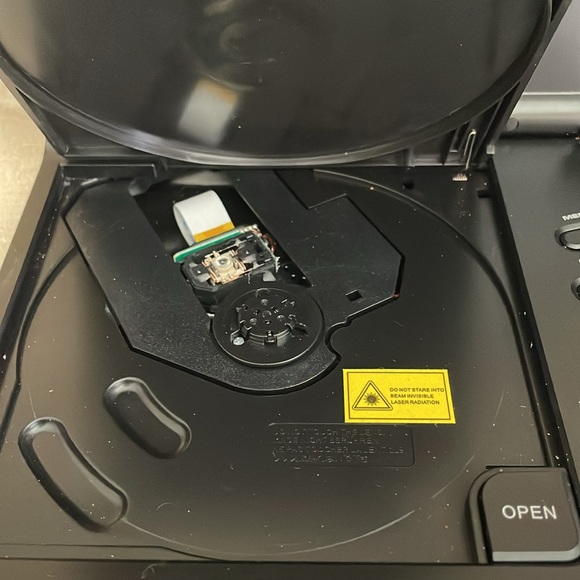 Sylvania Portable DVD Player CD Video/Audio SDVD7014 7" LCD Screen Remote Power - Picture 5 of 14